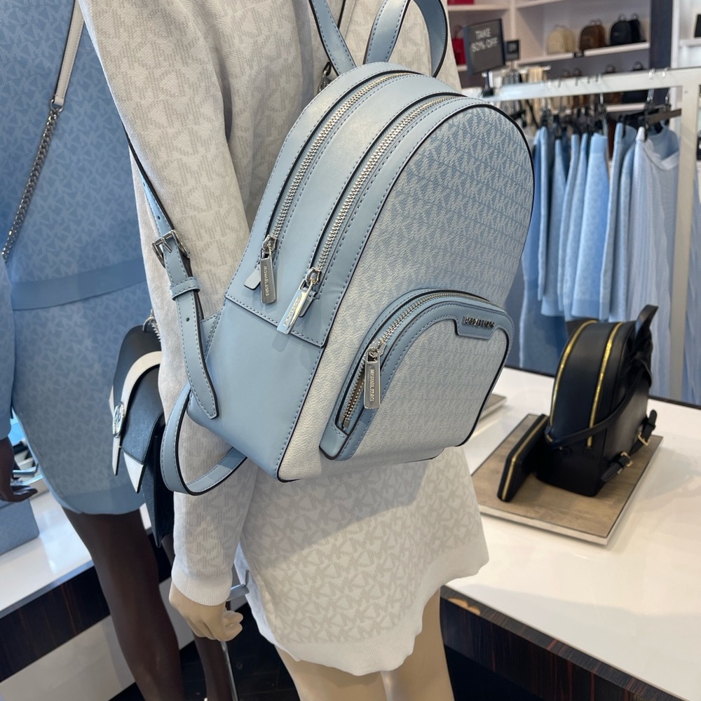 MICHAEL KORS Jaycee Medium Ombré Signature Logo Backpack
Light Sky
NWT - Picture 7 of 16